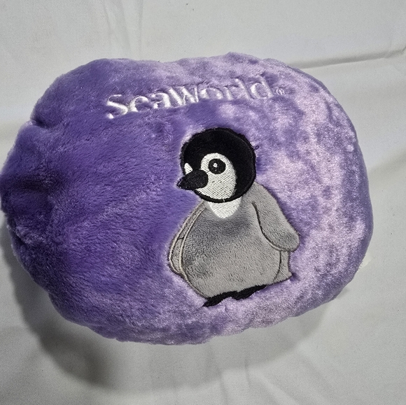 Reversable SeaWorld pillow/ penguin plushy - Picture 7 of 7
